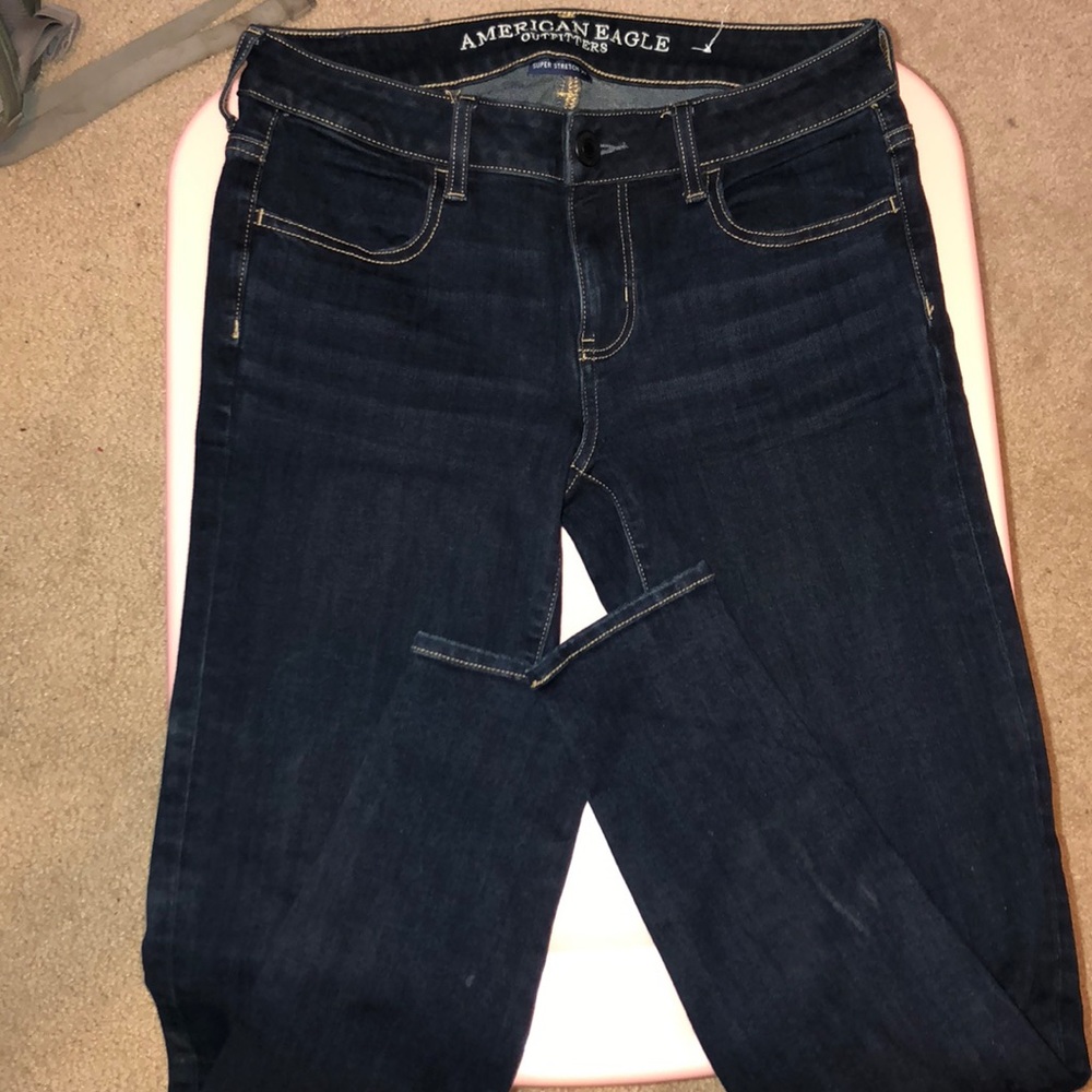 NEW AMERICAN EAGLE skinny jeans, size 4.